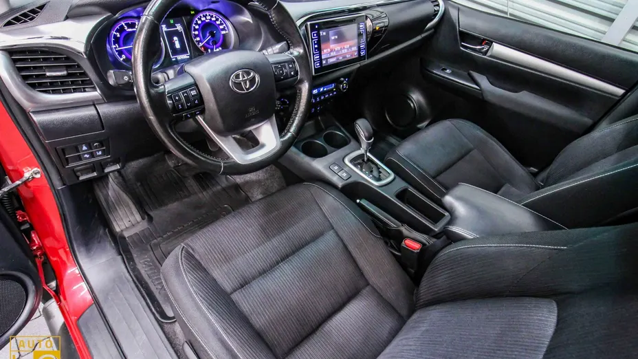 TOYOTA HiLux -