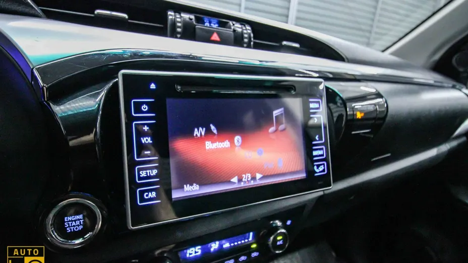 TOYOTA HiLux -