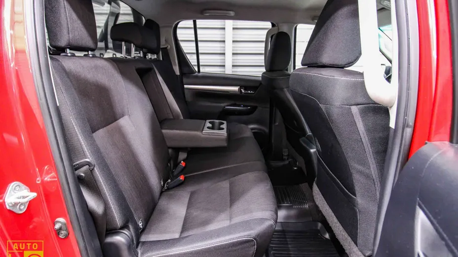 TOYOTA HiLux -