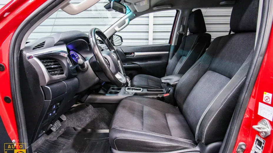 TOYOTA HiLux -