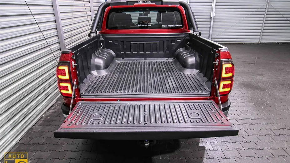 TOYOTA HiLux -