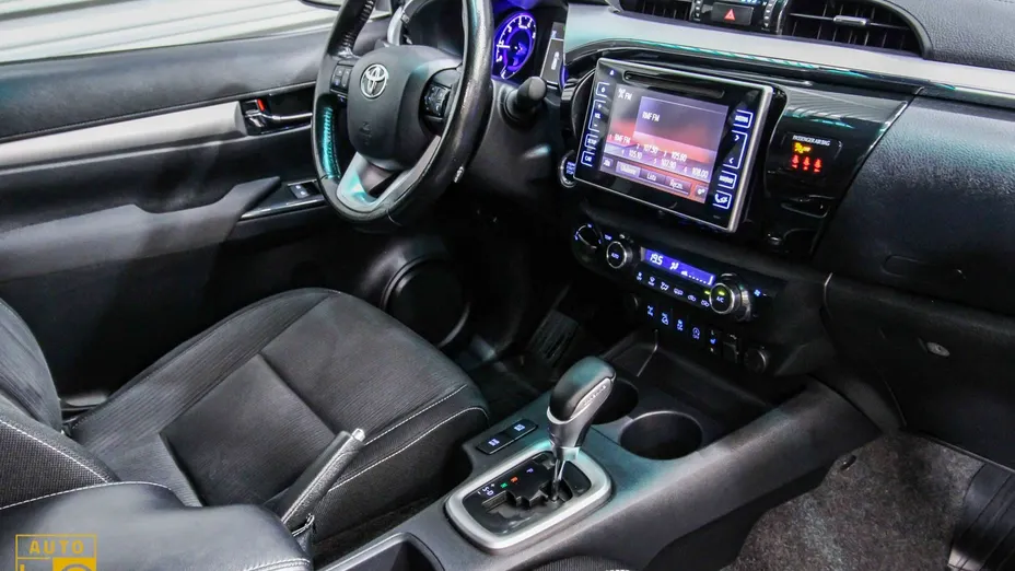 TOYOTA HiLux -