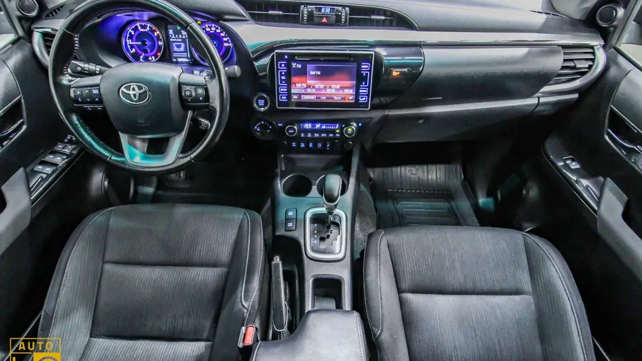 TOYOTA HiLux -