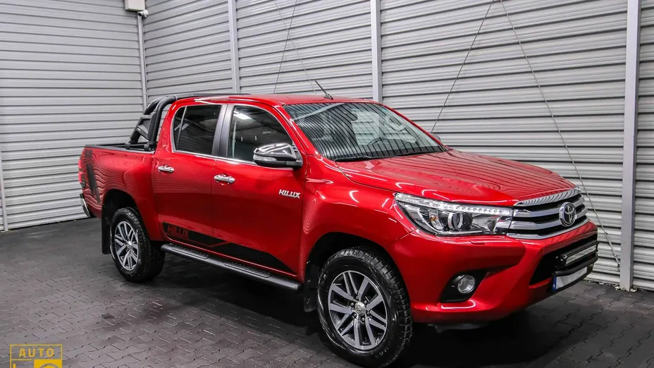 TOYOTA HiLux -