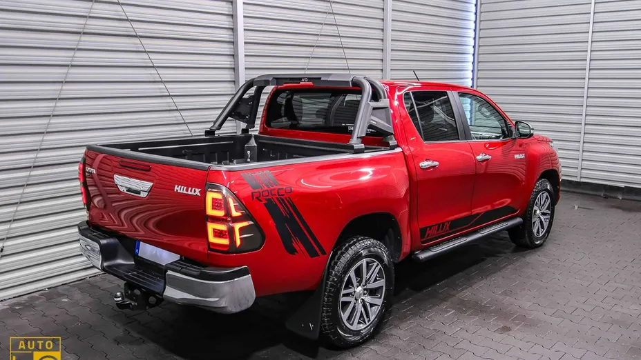 TOYOTA HiLux -