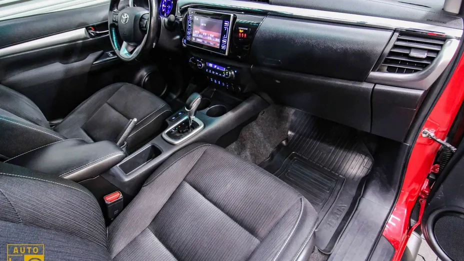 TOYOTA HiLux -