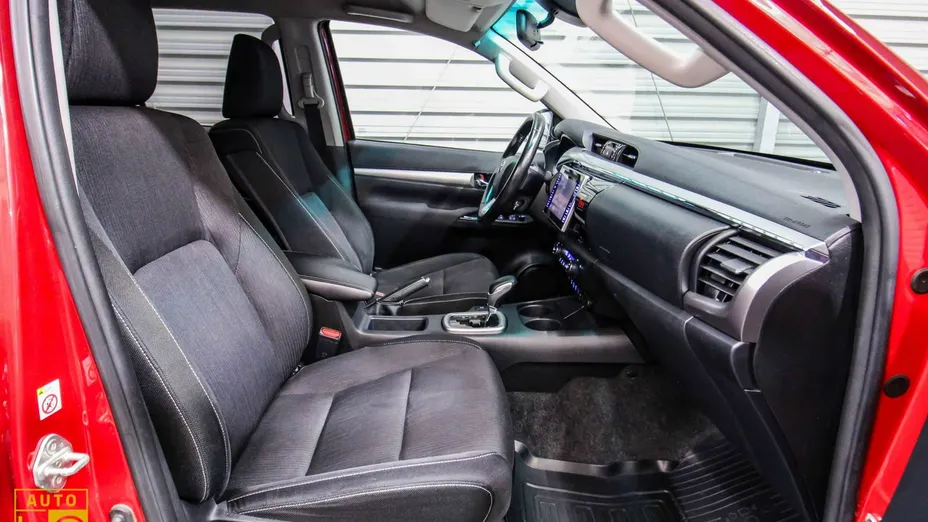 TOYOTA HiLux -
