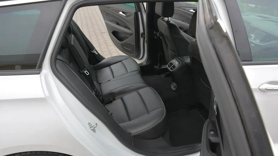 OPEL Insignia -