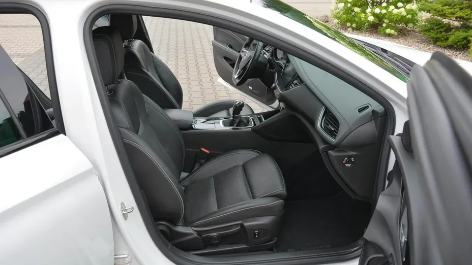 OPEL Insignia -