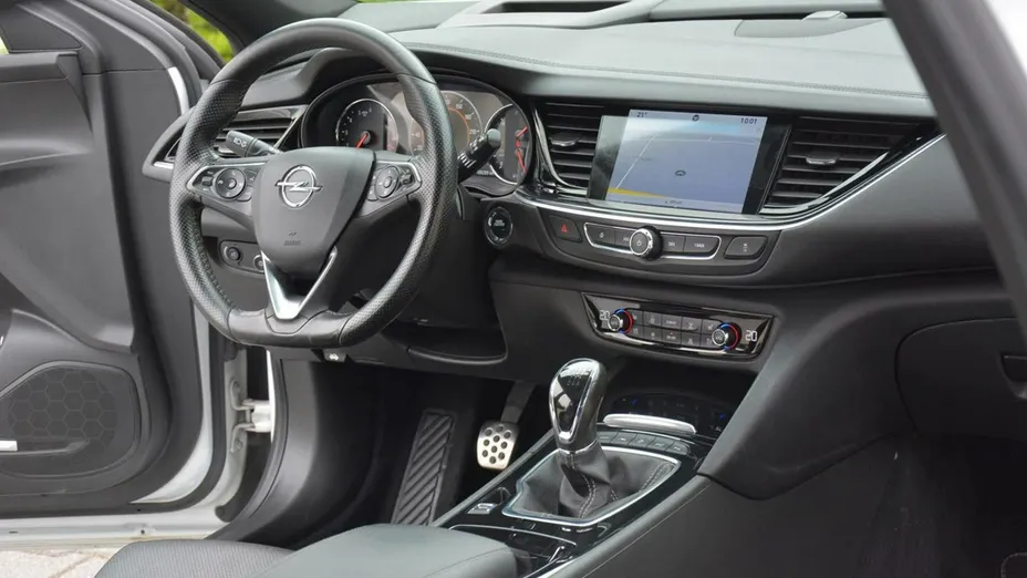 OPEL Insignia -