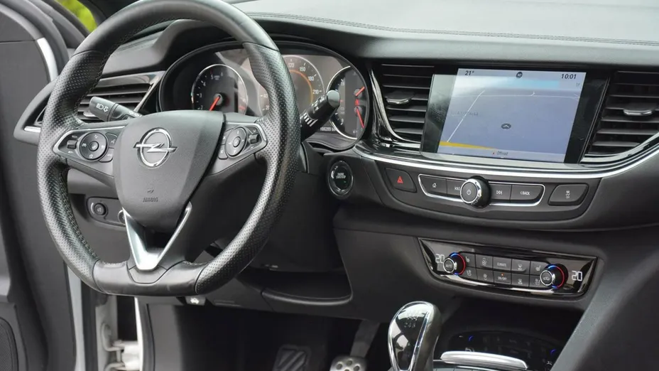 OPEL Insignia -