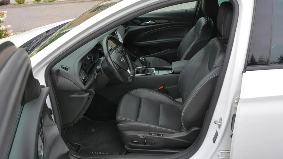 OPEL Insignia -