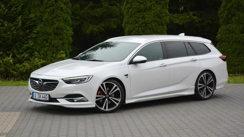 OPEL Insignia -
