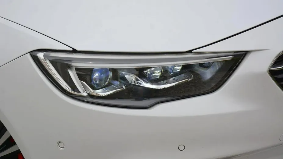 OPEL Insignia -