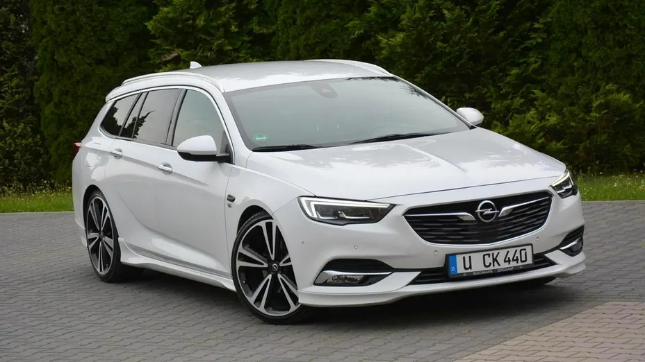 OPEL Insignia -