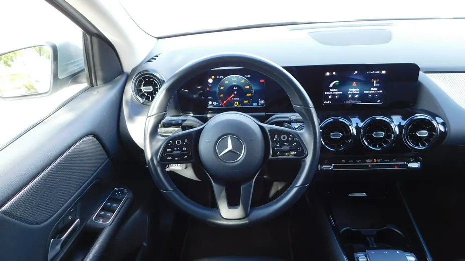MERCEDES-BENZ GLA -
