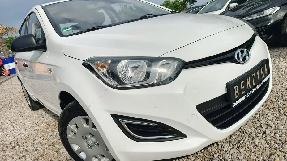 HYUNDAI i20 -