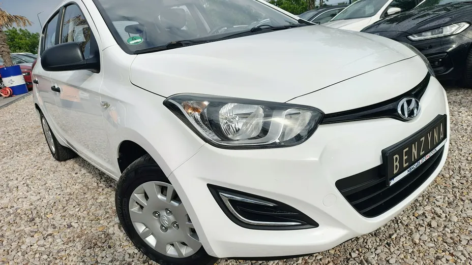 HYUNDAI i20 -