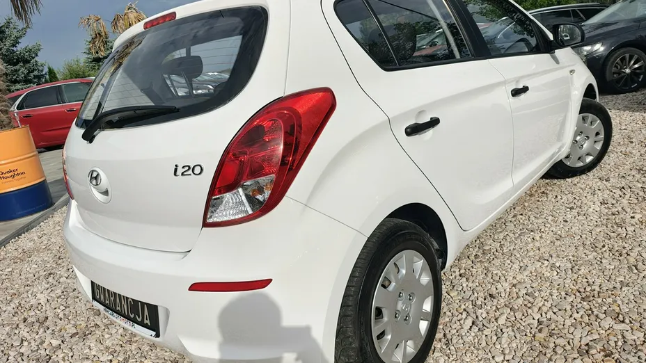 HYUNDAI i20 -
