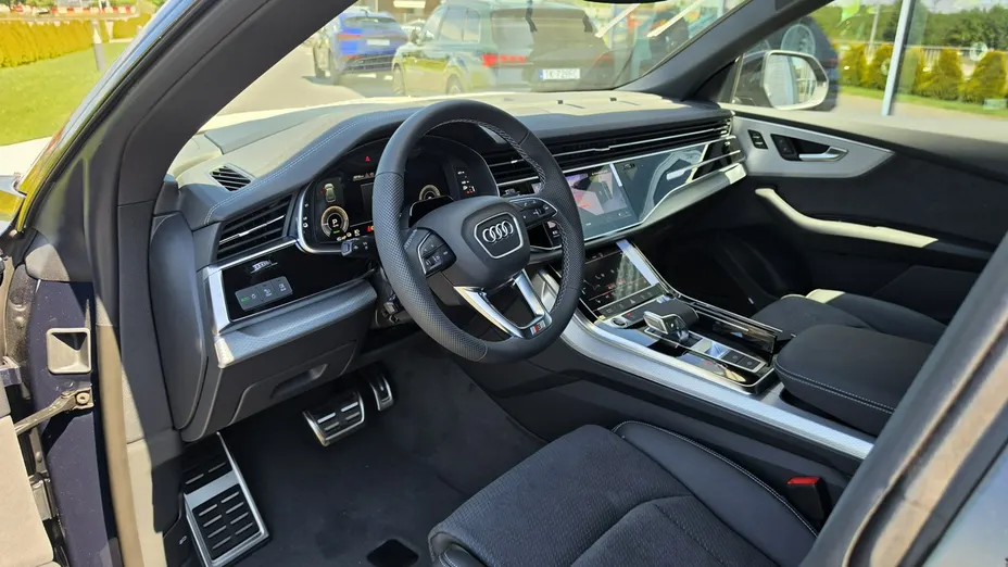 AUDI Q8 -