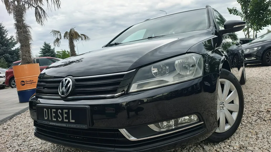VOLKSWAGEN Passat -