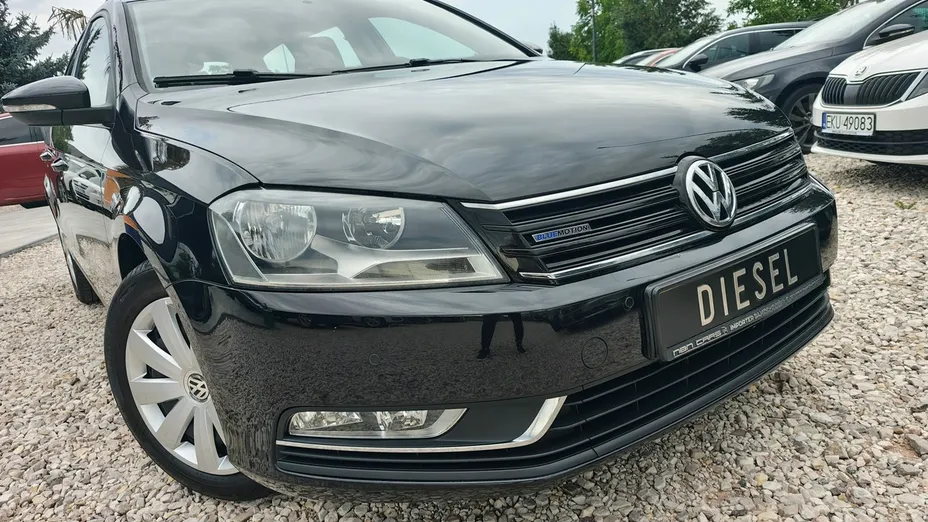 VOLKSWAGEN Passat -