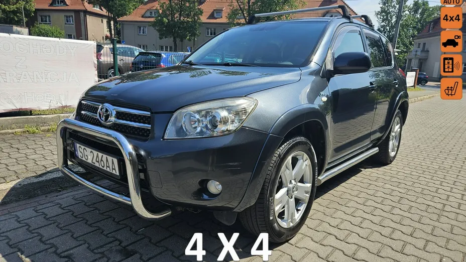 TOYOTA RAV4 -