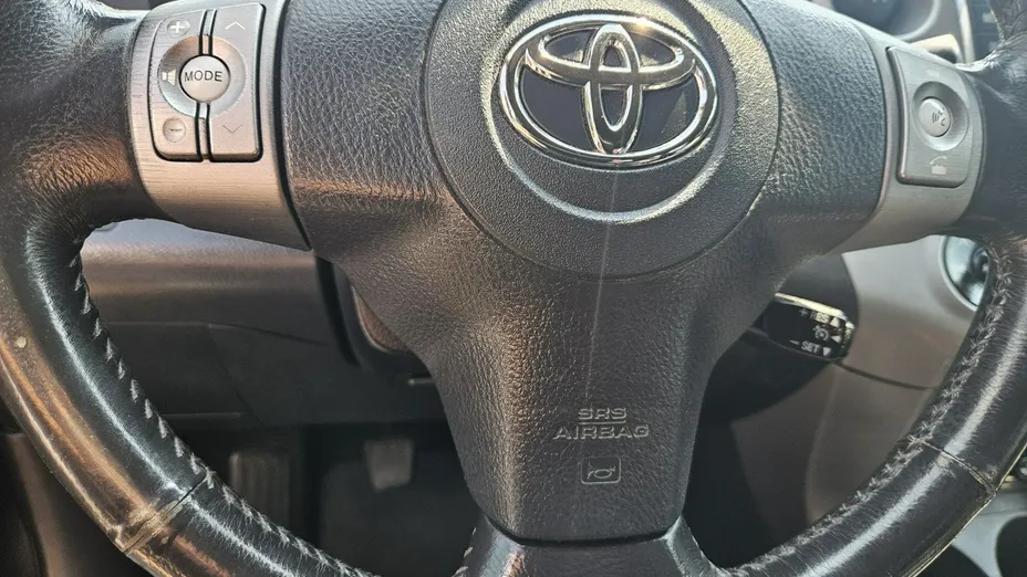 TOYOTA RAV4 -