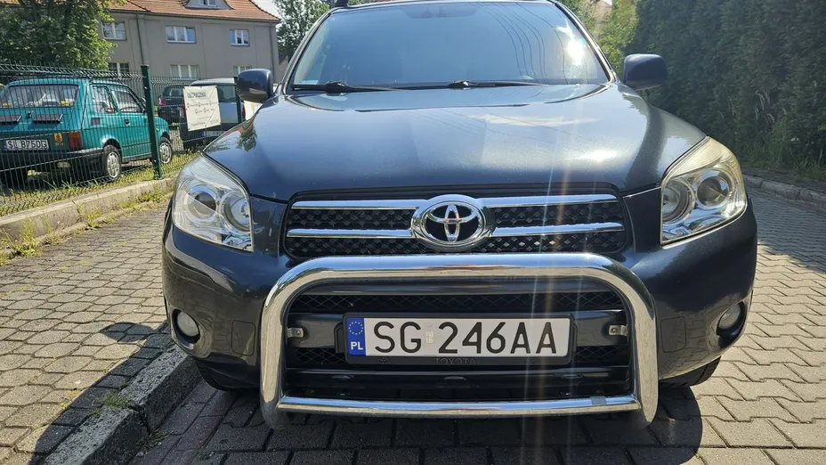 TOYOTA RAV4 -