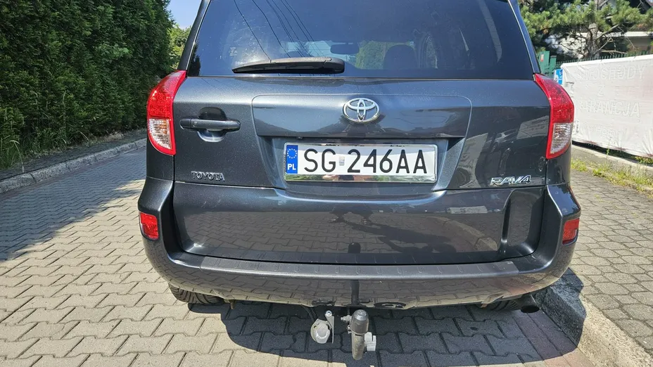 TOYOTA RAV4 -