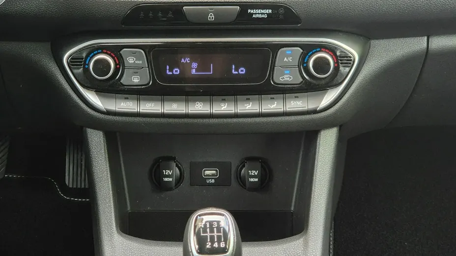 HYUNDAI i30 -
