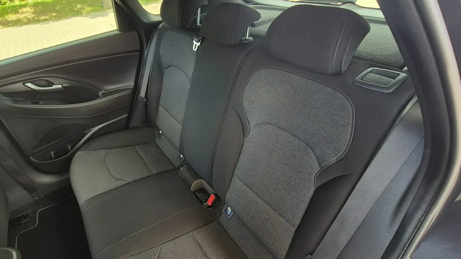 HYUNDAI i30 -
