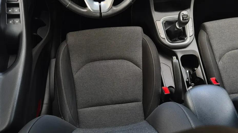 HYUNDAI i30 -