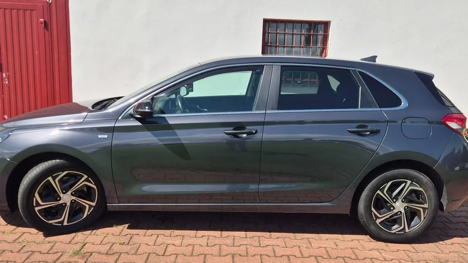 HYUNDAI i30 -