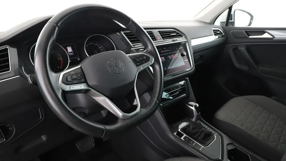 VOLKSWAGEN Tiguan -