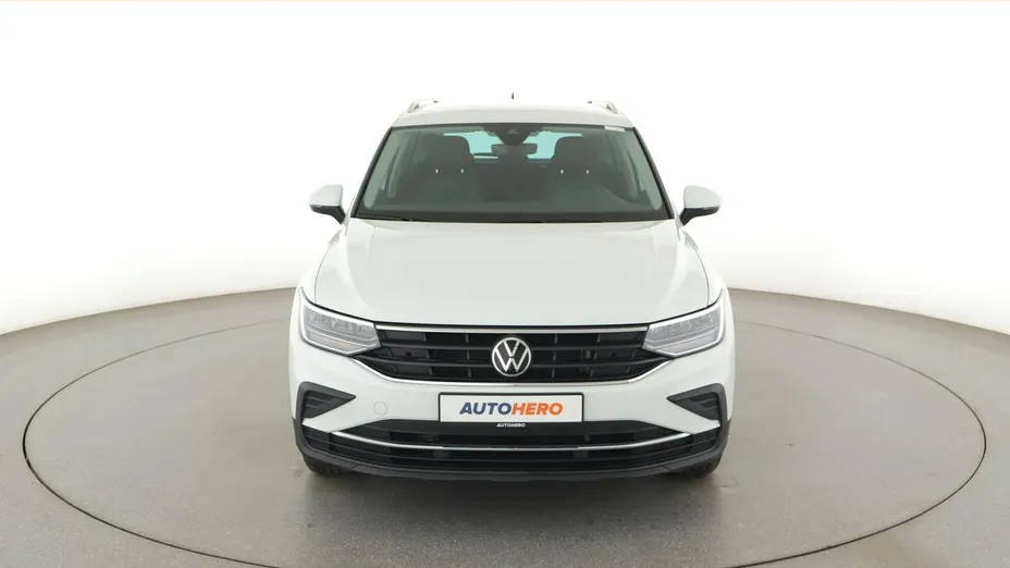 VOLKSWAGEN Tiguan -