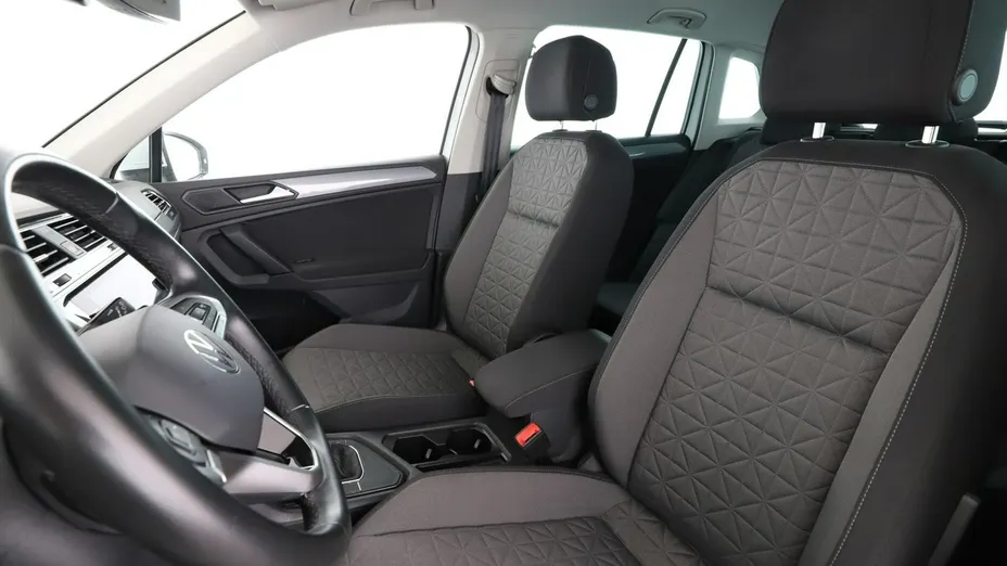 VOLKSWAGEN Tiguan -