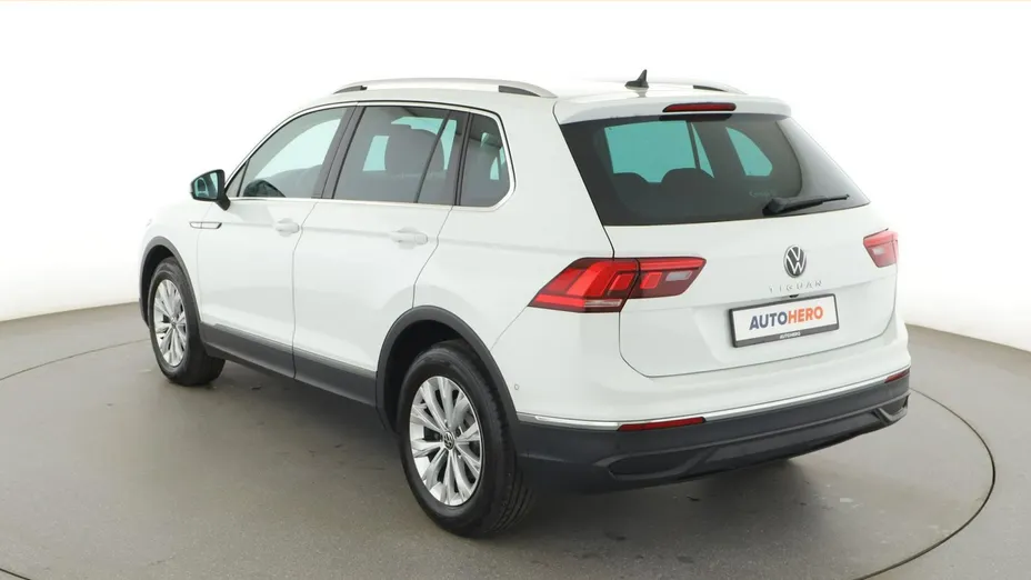 VOLKSWAGEN Tiguan -