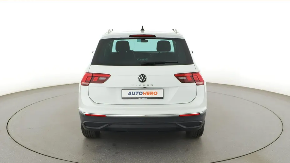VOLKSWAGEN Tiguan -