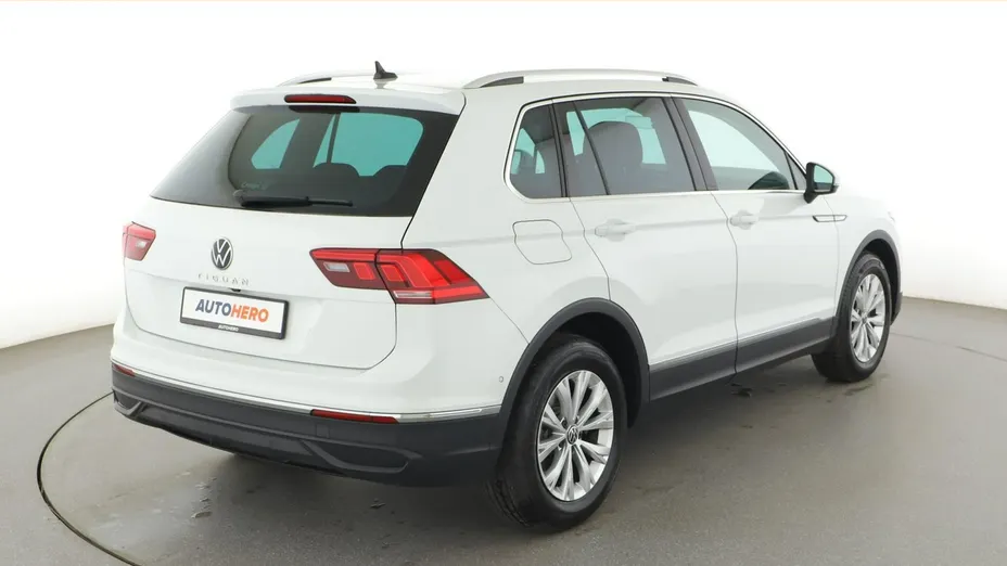 VOLKSWAGEN Tiguan -