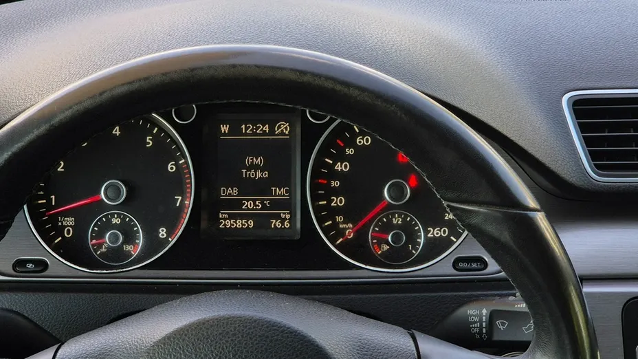 VOLKSWAGEN Passat -