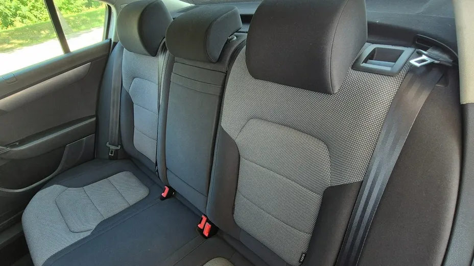 VOLKSWAGEN Passat -