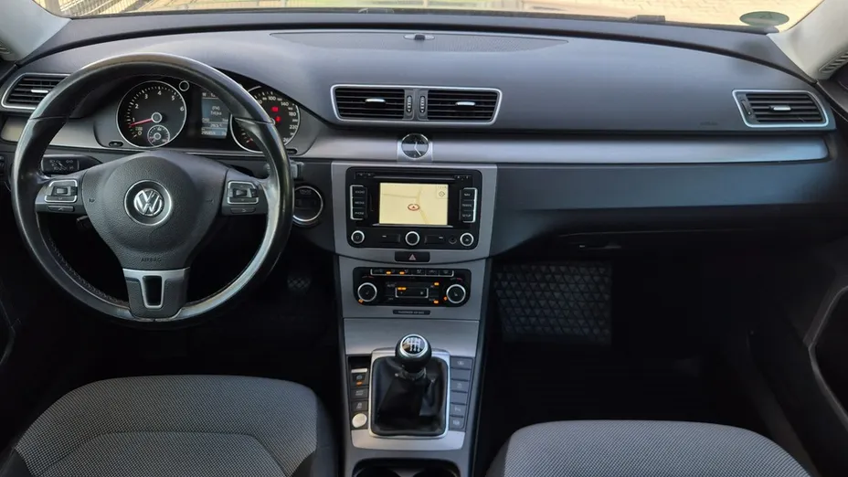 VOLKSWAGEN Passat -