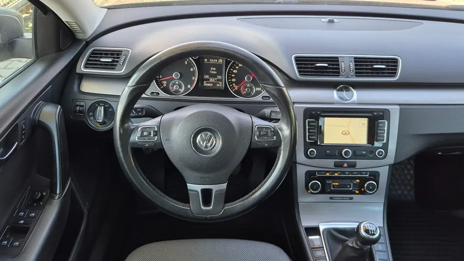 VOLKSWAGEN Passat -