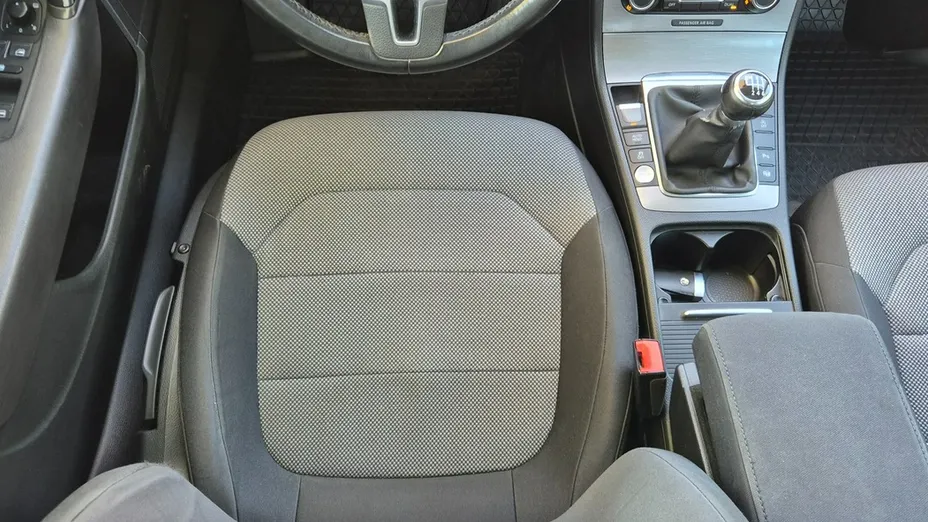 VOLKSWAGEN Passat -