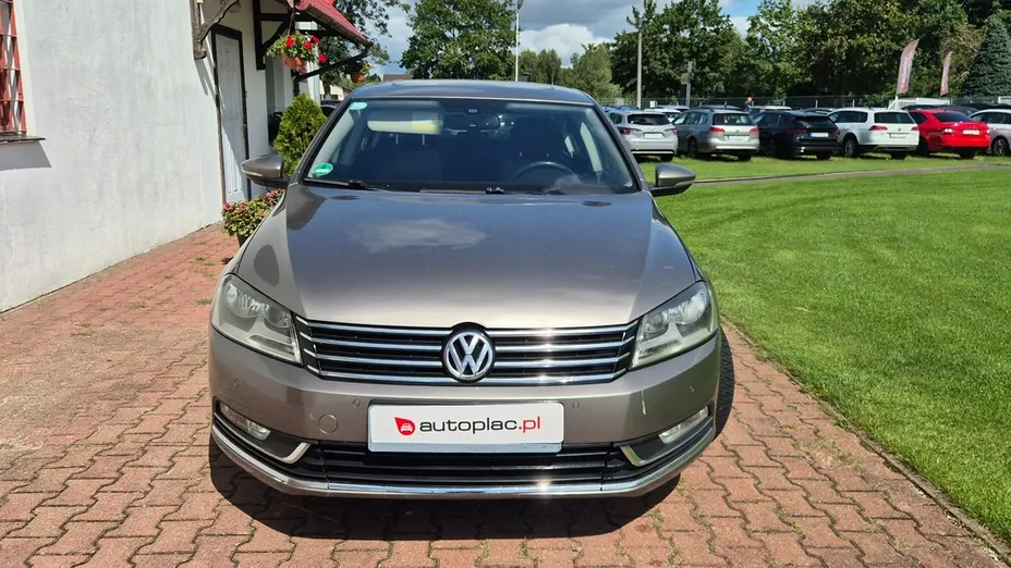 VOLKSWAGEN Passat -