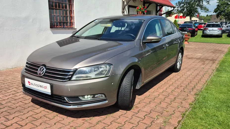 VOLKSWAGEN Passat -