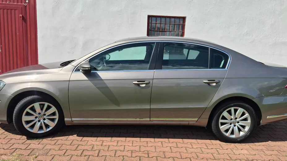 VOLKSWAGEN Passat -