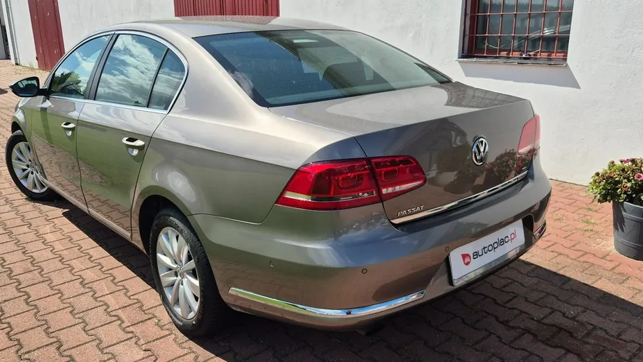 VOLKSWAGEN Passat -