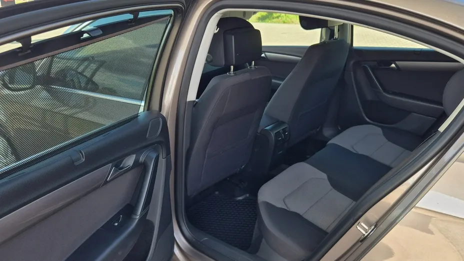 VOLKSWAGEN Passat -
